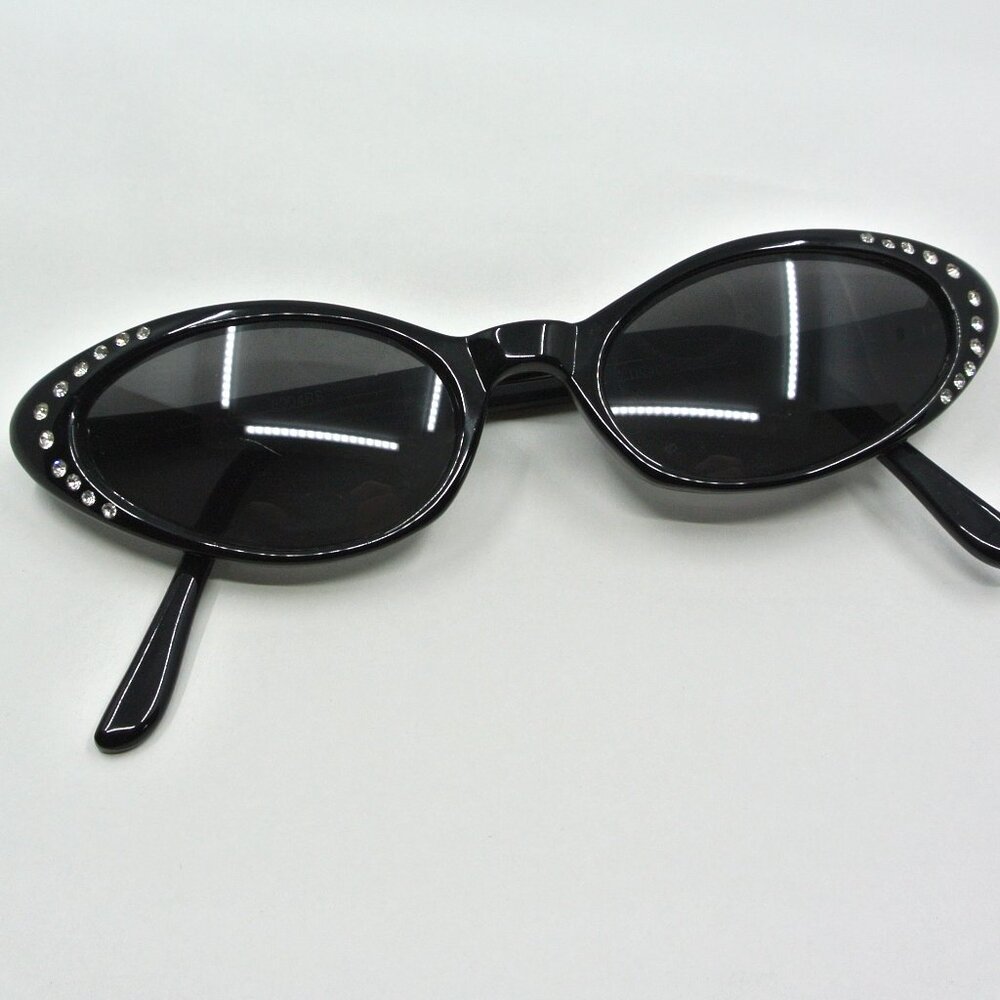 Cat Eye Sunglasses with Groovy Case